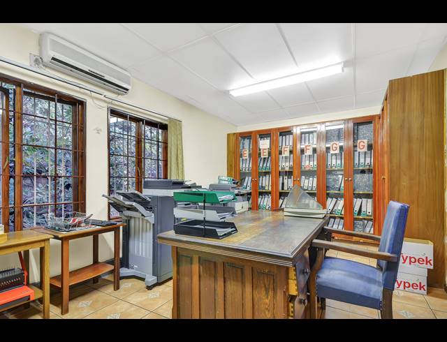 714M² BUSINESS SOLD IN HOUGHTON ESTATE